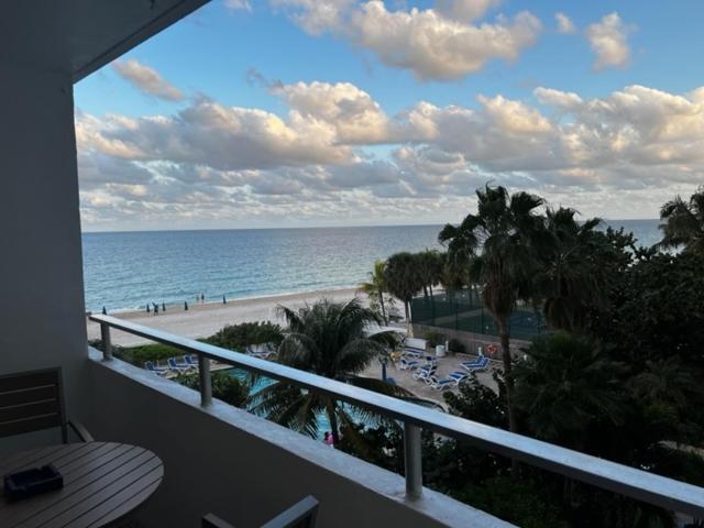 Ocean Manor Tiki Sunset Retreat Hotel Lauderdale-by-the-Sea Bagian luar foto